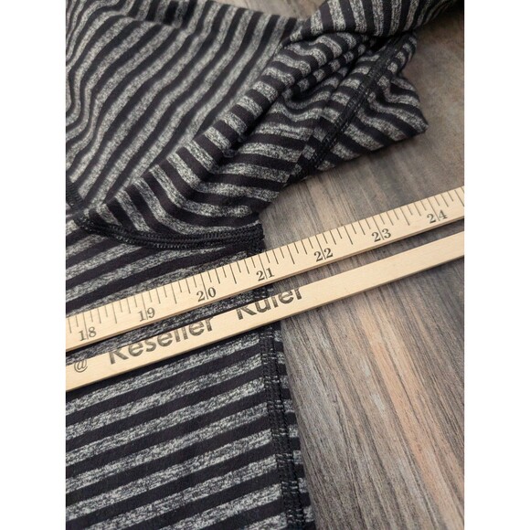 Lululemon Speed Long Sleeve Smallish Stripe Black Iris Blue / Smooth Silver Lrg - Picture 3 of 5